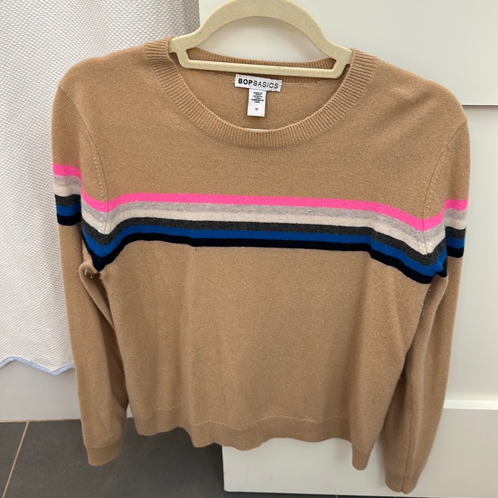 BOP BASICS - Cashmere sweater with multicolor stripe across chest - size M